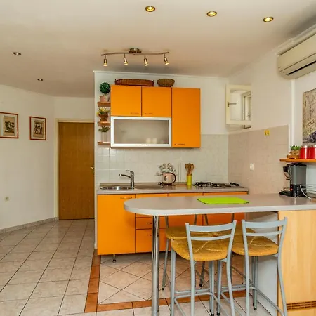 Regina 1 * Brodarica (Sibenik-Knin)