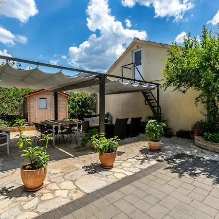 Appartement Regina 1 *