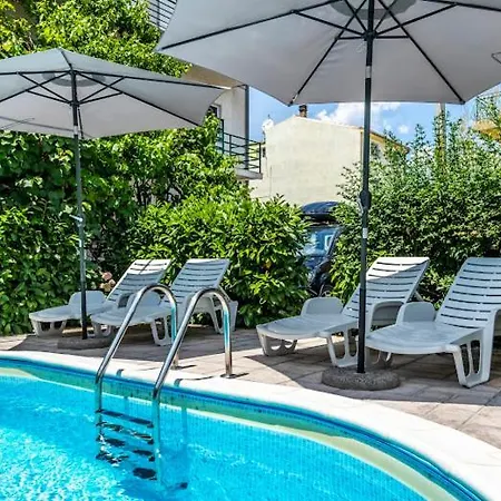 Apartment Regina 1 *