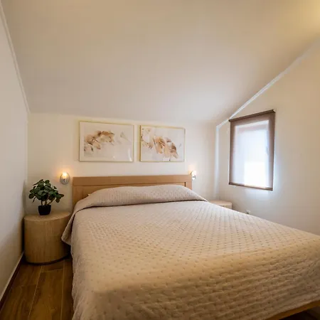 Regina 1 Brodarica (Sibenik-Knin)